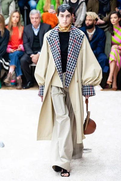 Look 30